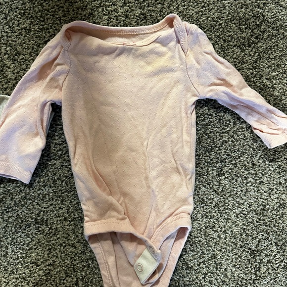 Carter’s long sleeve onesies - Picture 4 of 7